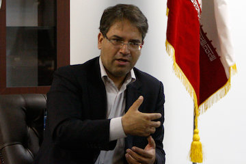 دولت و شهرداری بستههای تشویقی در اختیار مردم قرار دهند محمدسعید ایزدی