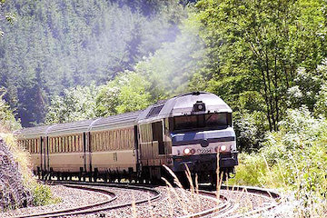 انجام تردد کلیه قطارها در مسیر ریلی سرخس طبق برنامه تعریف شده قطار