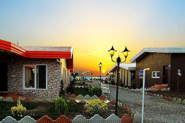 توجه به عرضه اراضی با کاربریهای عمومی، خدماتی، تفریحی، فرهنگی و توریستی در کنار فضاهای مسکونی اقامتگاه گردشگران