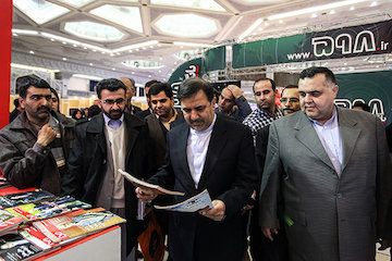 وزیر راه و شهرسازی از نمایشگاه مطبوعات و خبرگزاریها بازدید کرد بازدید وزیر از نمایشگاه مطبوعات