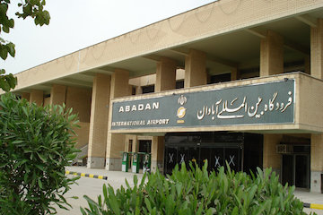 افزایش ۱۰۴ درصدی اعزام و پذیرش مسافر از فرودگاه آبادان در ایام نوروز/ برقرای پروازهای کارگو از شهریور سال گذشته / برقرای پروازهای بین المللی بعد از ۵ سال فرودگاه آبادان