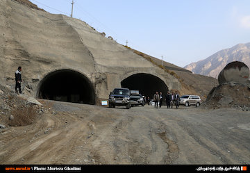 بهرهبرداری از قطعه یک آزادراه تهران-شمال ۶۰ کیلومتر مسیر را کوتاهتر میکند بازدید معاون اول رئیس جمهور، رئیس بنیاد مستضعفان و وزیر راه و شهرسازی  از پروژه آزادراه تهران - شمال