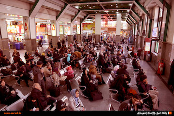 آغاز پیش فروش بلیت قطارهای نوروزی از چهارم بهمن ماه/ بهای بلیتها افزایش نمییابد راه آهن تهران در یک روز پرمسافر