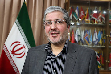 جزئیات خرید ۱۱۸ هواپیمای نو از ایرباس/ ارزش قرارداد بالغ بر ۱۰.۵ میلیارد دلار/ خرید ۱۶ هواپیمای ایرباس ۳۵۰ و ۱۲ فروند ایرباس ۳۸۰/ تحویل ۵ تا ۸ فروند در سال ۲۰۱۶ فرهاد پرورش