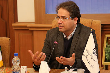نشست ایزدی با خبرنگاران