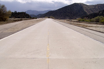 آغاز عملیات اجرایی چهارخطه کردن و بهسازی محور مرزن آباد- کلاردشت جاده بتنی