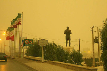 تداوم گرد و خاک در  شرق کشور تا اواخر هفته آتی/وزش باد شدید در تهران از عصر امروز/آسمان غبار آلود در نیمه غربی کشور گرد و غبار در اهواز