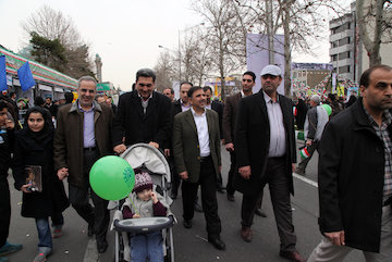 حضور وزير راه و شهرسازي در راهپيمايي ۲۲ بهمن وزير راه و شهرسازي به اتفاق معاونين و مشاورين خود در راهپيمايي ۲۲ بهمن