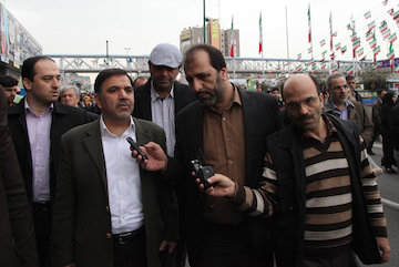 حضور مردم در راهپیمایی ۲۲ بهمن نشان از وحدت ملی است/ ملت ایران همواره پشتیبان نظام و رهبری بودهاند وزير راه و شهرسازي به اتفاق معاونين و مشاورين خود در راهپيمايي ۲۲ بهمن