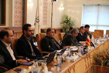 ساخت آزادراهها با مشارکت ۴۶ درصدی بخش خصوصی/ متوسط دوره ساخت آزادراه و ريل در ايران هم اندیشی تشکلهای حرفهای صنعت حمل و نقل با مدیران وزرات راه و شهرسازی