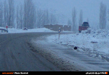 تلاش راهداران برای بازگشایی محورهای برفگیر / عکس: اداره کل راه و شهرسازی خراسان شمالی
