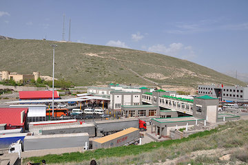 رتبه نخست پایانه مرزی بازرگان در تردد ناوگان ترانزیتی و مسافر در بین پایانه های مرزی آذربایجان غربی پایانه مرزی بازرگان