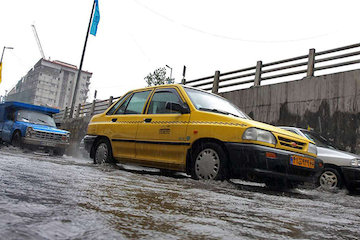 کاهش محسوس دما از روز چهارشنبه تا شنبه در نیمه شمالی کشور/ورود سامانه بارشی جدید از شنبه به کشور بارندگی- هواشناسی- آب و هوا- آب گرفتی جاده
