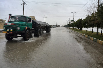 بارش برف در ارتفاعات البرز مرکزی و شمالی/ تداوم کاهش دما در کشور تا پایان هفته/ امروز، رگبار باران و رعدوبرق در تهران بارندگی- هواشناسی- آب و هوا- آب گرفتی جاده