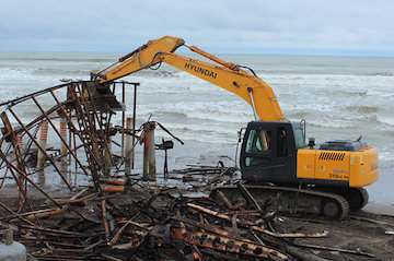 تخریب سازه های غیرمجاز دریایی