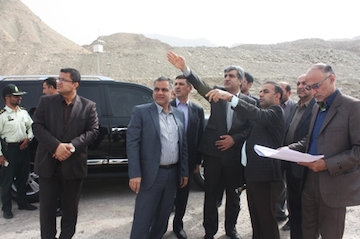 بازديد استاندار بوشهر از فاز نخست طرح بهسازی محور تنگستان