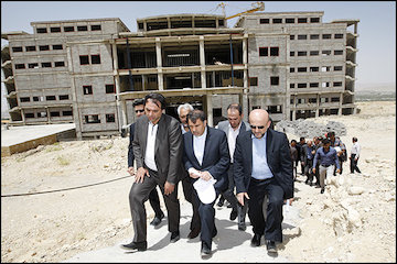 بازدید وزیر راه و شهرسازی از پروژه بیمارستان جهرم