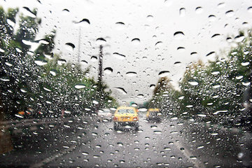 باران در محورهای مواصلاتی ۱۰ استان ایران