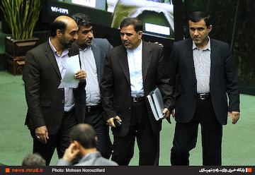 وزیر راه و شهرسازی در مجلس شورای اسلامی