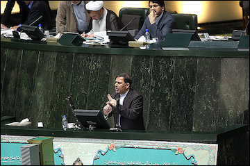 وزیر راه و شهرسازی در مجلس شورای اسلامی