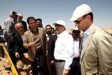 بازدید وزیر از آزادراه شیراز- اصفهان