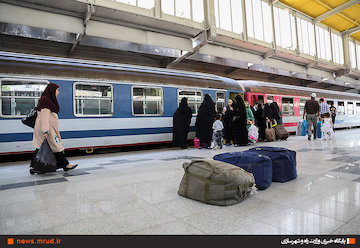 آغاز فروش اینترنتی سری نخست بلیت قطار از ساعت ۱۹/ جزئیات زمانبندی پیشفروش بلیت قطارهای نوروزی/ بلیت خطوط پرترافیک ۷ بهمن عرضه میشود ایستگاه راه آهن تهران