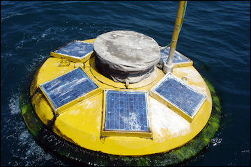 بویه موج نگار هواشناسی استان مازندران در نوشهر به آب انداخته شد بویه