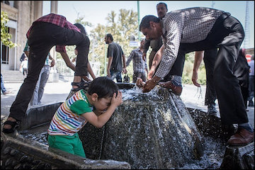 افزایش نسبی دما در نیمه شمالی کشور/ افزایش ارتفاع موج در دریای عمان و هشدار به صیادان و فعالان دریایی گرمای هوا