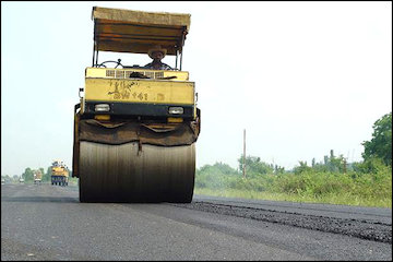 تقدیر مدیرکل بودجه وزارت راه و شهرسازی از رئیس اداره راه و شهرسازی نکاء مازندران آسفالت راه روستايي
