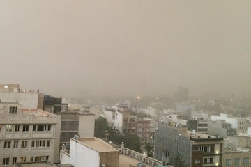 هواشناسی درباره احتمال وقوع تندباد با سرعت ۱۰۰ کیلومتر در تبریز هشدار داده بود توفان تهران