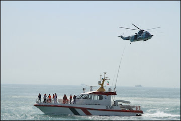 نجات یک خدمه هندی از خطر غرق شدن در بندر بوشهر امداد و نجات دریایی