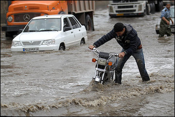 هشدار قرمز هواشناسی برای رگبار شدید باران و ذوب برفها/انسداد راههای روستایی و ایجاد اختلال جدی در سفرهای بین شهری آبگرفتگی معابر