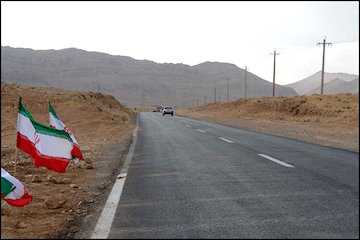 بازدید استاندار بوشهر از پروژه بهسازی محور گناوه - قلعهحیدر در بوشهر جاده