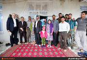 عکس یادگاری وزیر راه وشهرسازی با اهالی روستای سرزو در خراسان رضوی