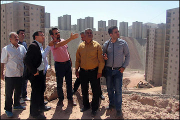 برگزاری تور بازدید ۱۰۰ متقاضی مسکن مهر پردیس/ افزایش قیمتی در مسکن مهر پردیس اعمال نشد بازدید متقاضیان از مسکن مهر پردیس