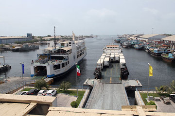 رونق جابجایی کالاهای غیرنفتی در بندر لنگه/ ترابری ۲۸ هزار مسافر دریایی به کشورهای حاشیه خلیج فارس بندر