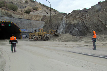 ريزشبرداري و ايمنسازي جادههاي استان ایلام ریزش برداری جاده