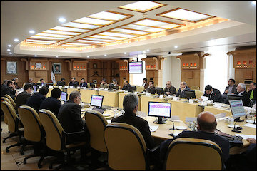 تعریف نظام حمل و نقل یکپارچه و محلی بر اساس اندیشه «ایرانشهری»/ تاکید بر وجود ۵ پایانه مرزی به عنوان نقطه قوت استان / توجه به ظرفیتهای فوقالعاده آذربایجانغربی در بازآفرینی شهری/ ضرورت تغییر در نظام طرحهای جامع و تفصیلی جلسه ستاد استانی بازآفرینی