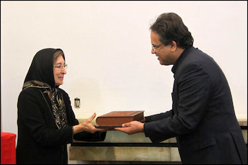 تاکید بر بازتعریفی از مفهوم ایرانی و ایرانیمعاصر/ تکنولوژی شمشیر دو لبه در بازآفرینی ایرانشهر نشست ایرانشهر