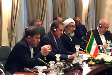 تاکید جهانگیری بر توانمندی ایران در بخش ساختمان و حمل و نقل ریلی مراسم امضای هشت سند همکاری بین مقامات ارشد ایران و الجزایر در ساختمان نخست وزیری الجزایر