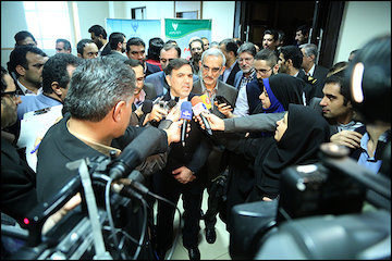 عباس آخوندی در جمع خبرنگاران