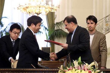 امضاء ۱۷ سند و یادداشت تفاهم همکاری بين ايران و چين/ تفاهم برای تأمین اعتبار پروژه خط آهن سریعالسیر تهران – مشهد سند