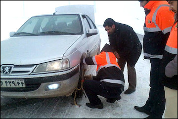 لزوم به همراه داشتن زنجیرچرخ برای تردد در ۴ محور شمالی از ساعت ۱۴ / مسافران شمال سفر خود را تا ظهر فردا به تعویق بیندازند زنجیر چرخ