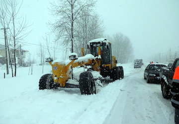 تلاش راهداران استان گیلان برای جلوگیری از انسداد محورها
