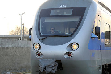 بازدید از عملیات اجرایی زیرسازی و ابنیه فنی قطعه دوم متروی شهر جدید گلبهار/ پیشرفت ۹۰ درصدی عملیات زیرسازی پروژه قطار حومهای