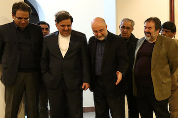 جایگاه ویژه هنرهای تجسمی در ترمینال سلام فرودگاه امام خمینی (ره)/ توجه هنرمندان معاصر و جوان به احیای هویت ایرانی/ با طرح موضوع ایرانشهر از جشنواره تجسمی فجر حمایت میکنیم نمایشگاه