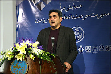 امکان حل مسائلشهری با خِرد جمعی/ ساخت و سازهای بیرویه، تخریب جنگلها و مراتع در عکسهای هوایی استان مازندران/ وضعیت حاد شهرسازی در ۳ درصد مساحت کشور/ تجدیدنظر در شیوههای سنتی نظارت بر اجرای طرحهای شهری پیروز حناچی