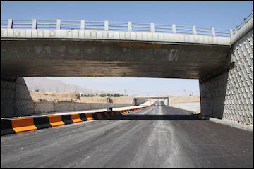 افتتاح زیرگذر ورودی مهریز تا پیش از  نوروز ۹۵ / مزایای طرح ؛  زیبایی و مجزا ماندن محور یزد -کرمان از ترافیک   مهریز یزد