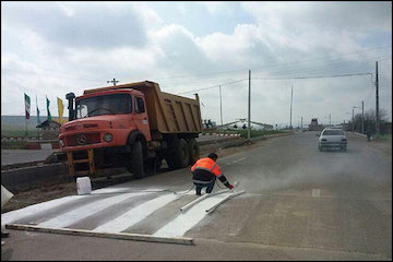 راهداری نوروزی در بیله سوار استان اردبیل در حال اجراست خط کشی