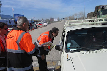 بازدید مدیرکل راه و شهرسازی گلستان از نحوه فعاليت راهداران در غرب استان/ استقبال راه و شهرسازی گلستان از ۱۴ مسافر ورودی به نیت ۱۴ معصوم بازدید